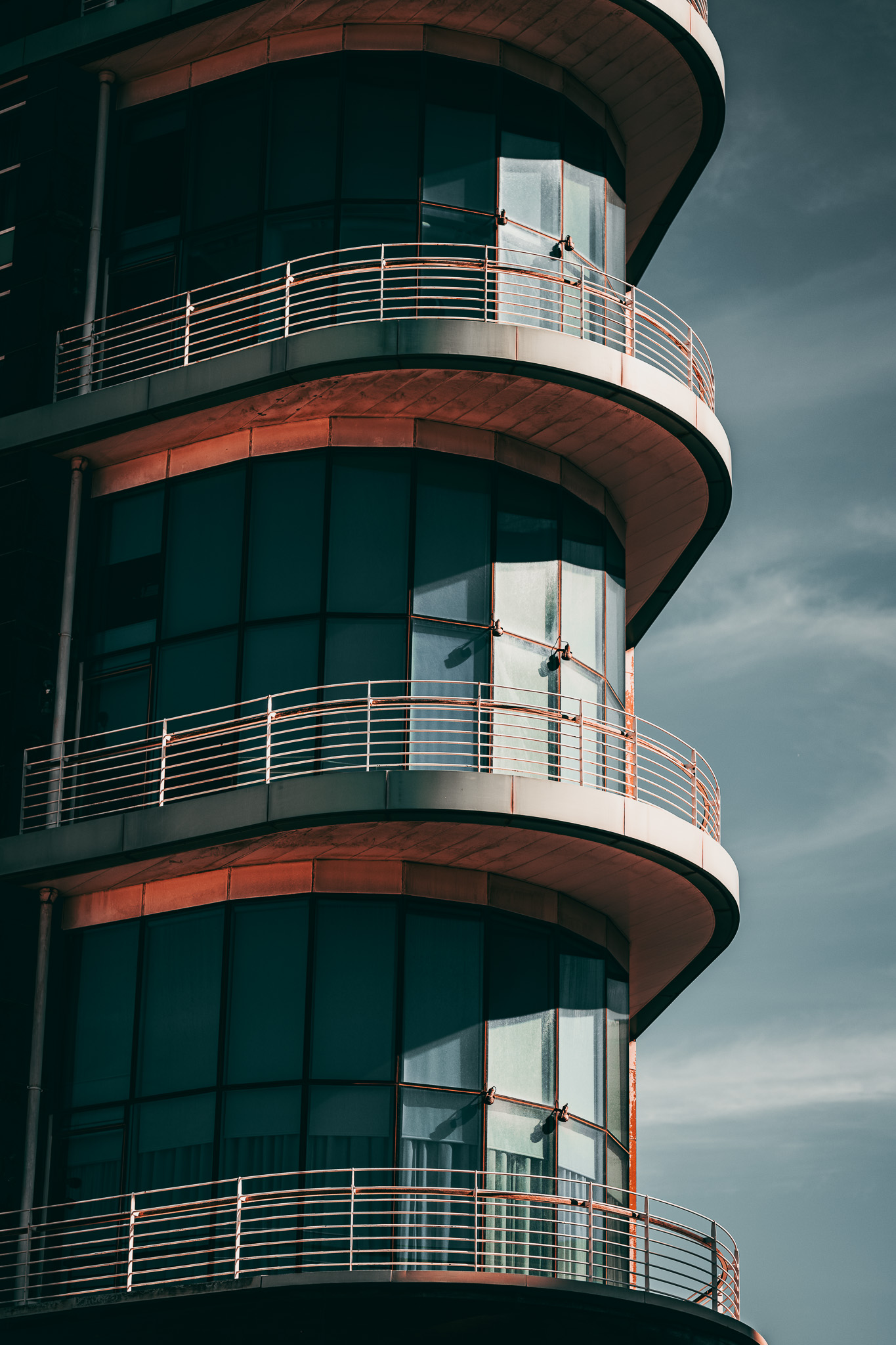 Glas und Stahl – moderne Architektur, geometrische Fassade
